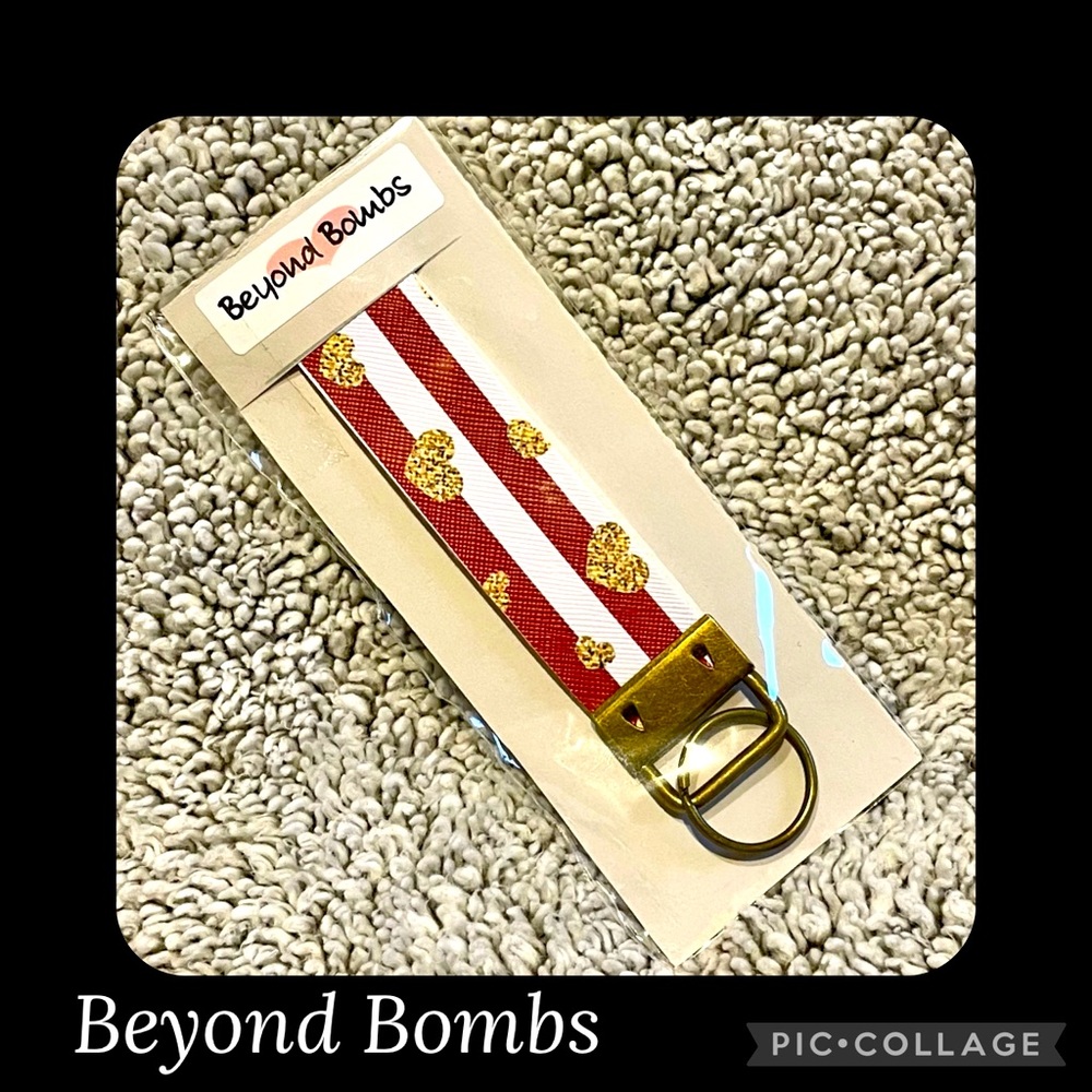 Gold hearts Wristlet Keychain